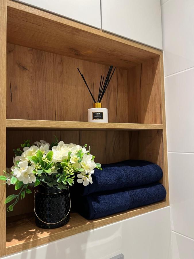 B&W Luxurious Apartment In The Heart Of Wroclaw Ngoại thất bức ảnh