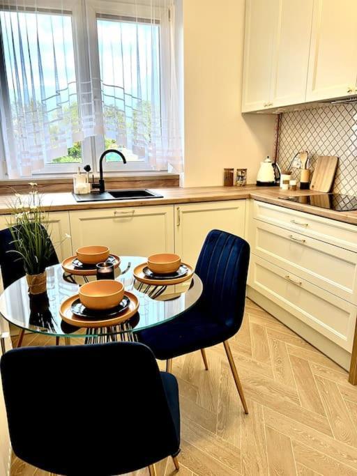 B&W Luxurious Apartment In The Heart Of Wroclaw Ngoại thất bức ảnh